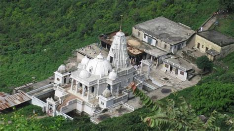 Parasnath Temple(पारसनाथ मंदिर)